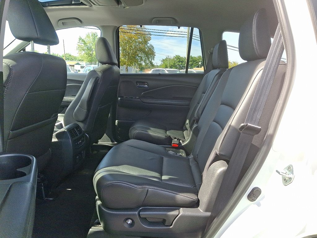 2022 Honda Pilot Touring photo 9
