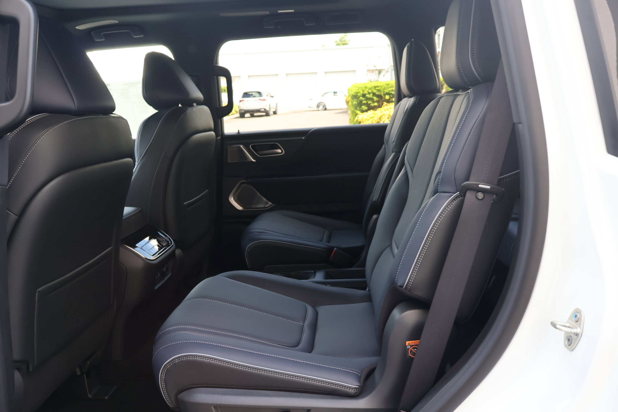 2026 Infiniti QX80 Sensory photo 13