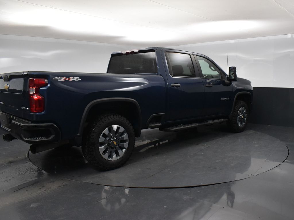 2023 Chevrolet Silverado 2500HD Custom photo 2