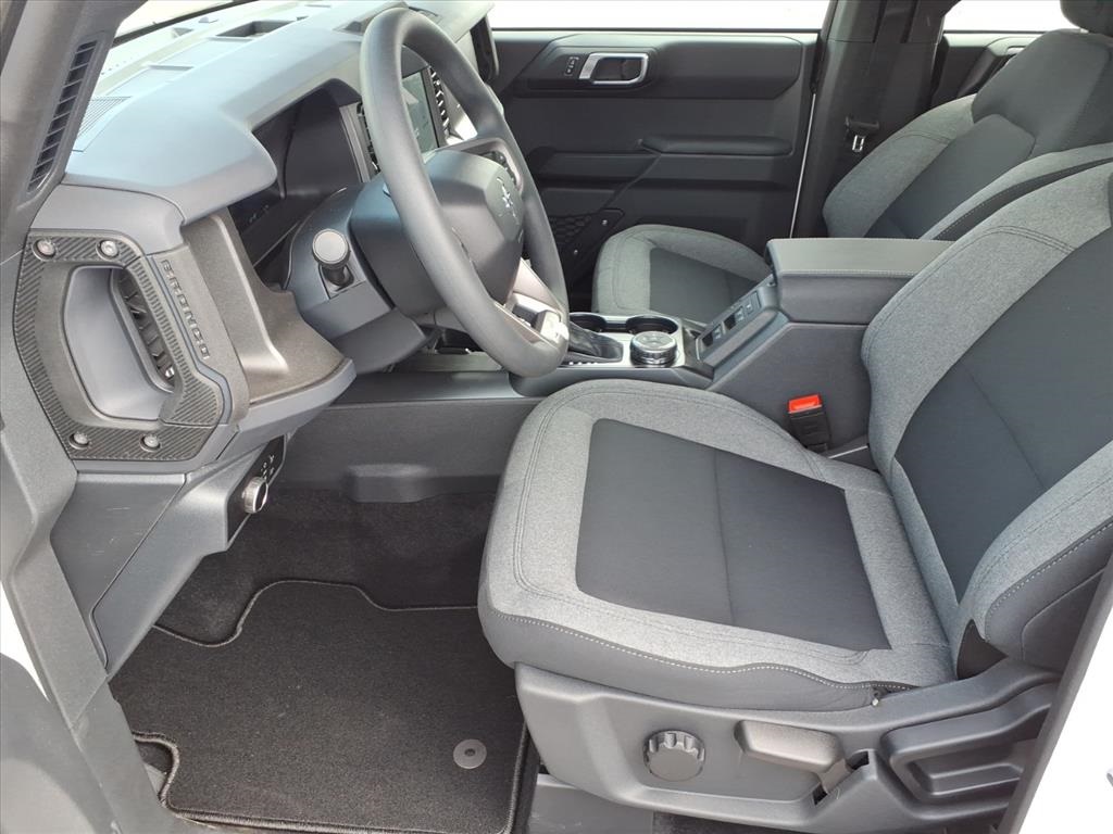 2025 Ford Bronco Base photo 3