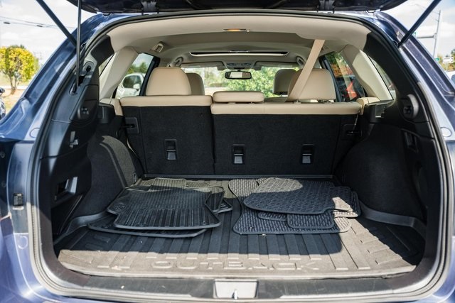 2016 Subaru Outback Limited photo 10