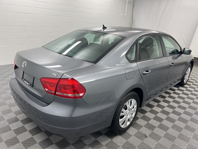 2015 Volkswagen Passat S photo 3