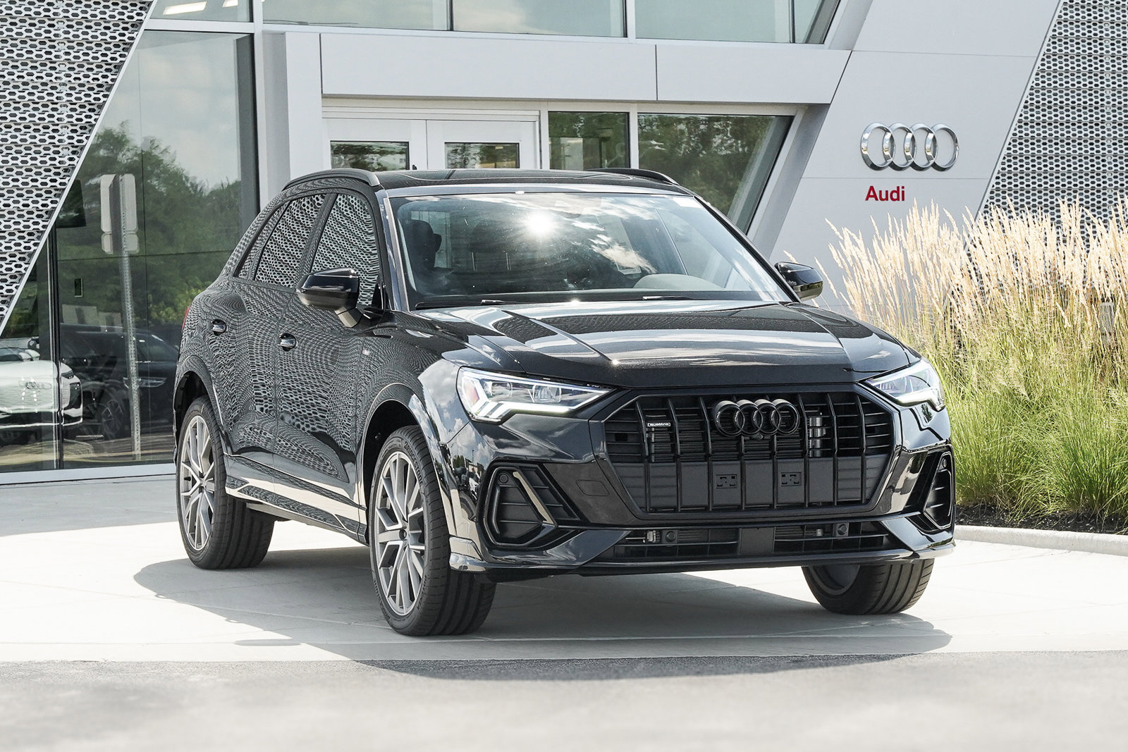 2025 Audi Q3 S line Premium Plus photo 2