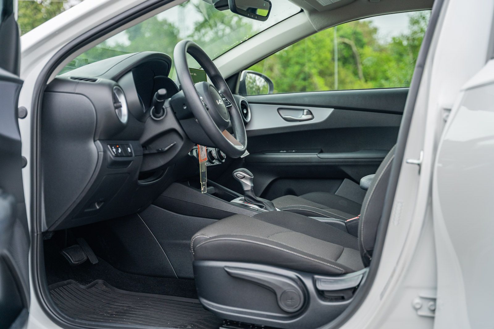 2024 Kia Forte LXS photo 16
