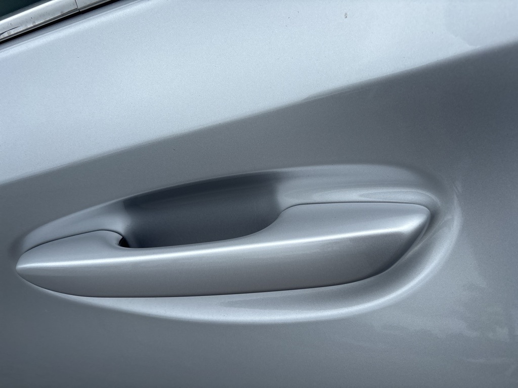 2020 Lexus UX 250h Premium photo 3