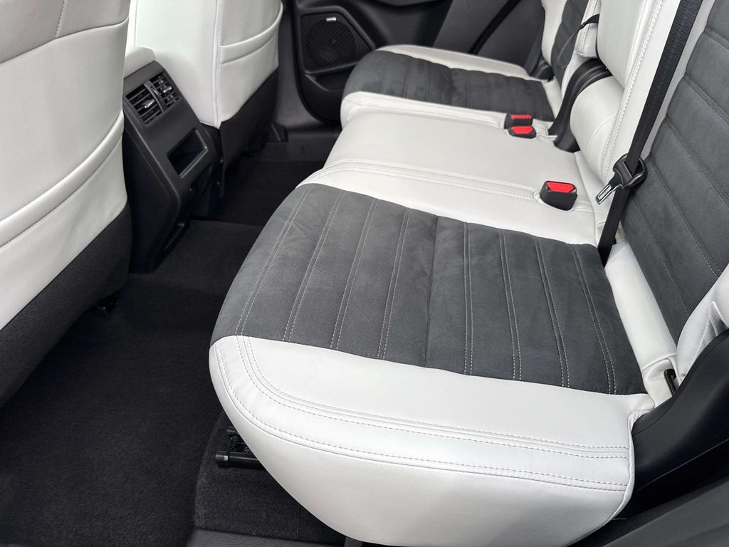 2025 Mitsubishi Outlander SE photo 14