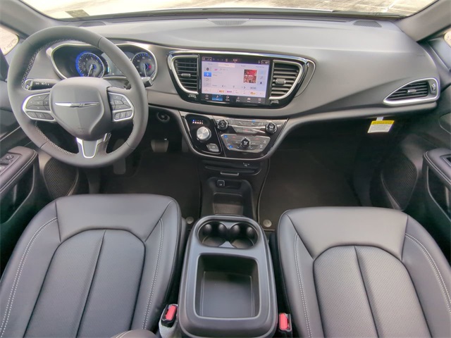 2026 Chrysler Voyager LX photo 16