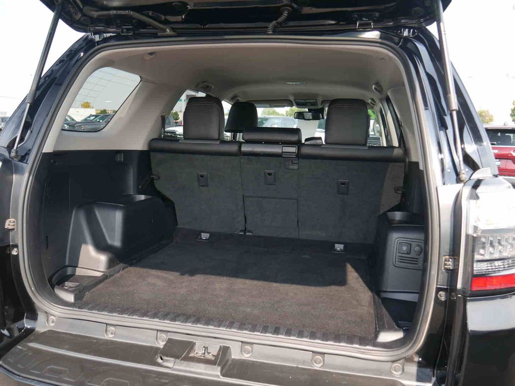 2024 Toyota 4Runner SR5 Premium photo 6