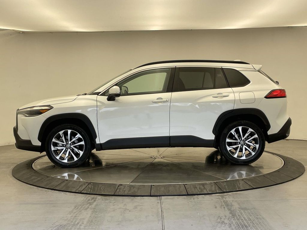 2023 Toyota Corolla Cross XLE photo 2