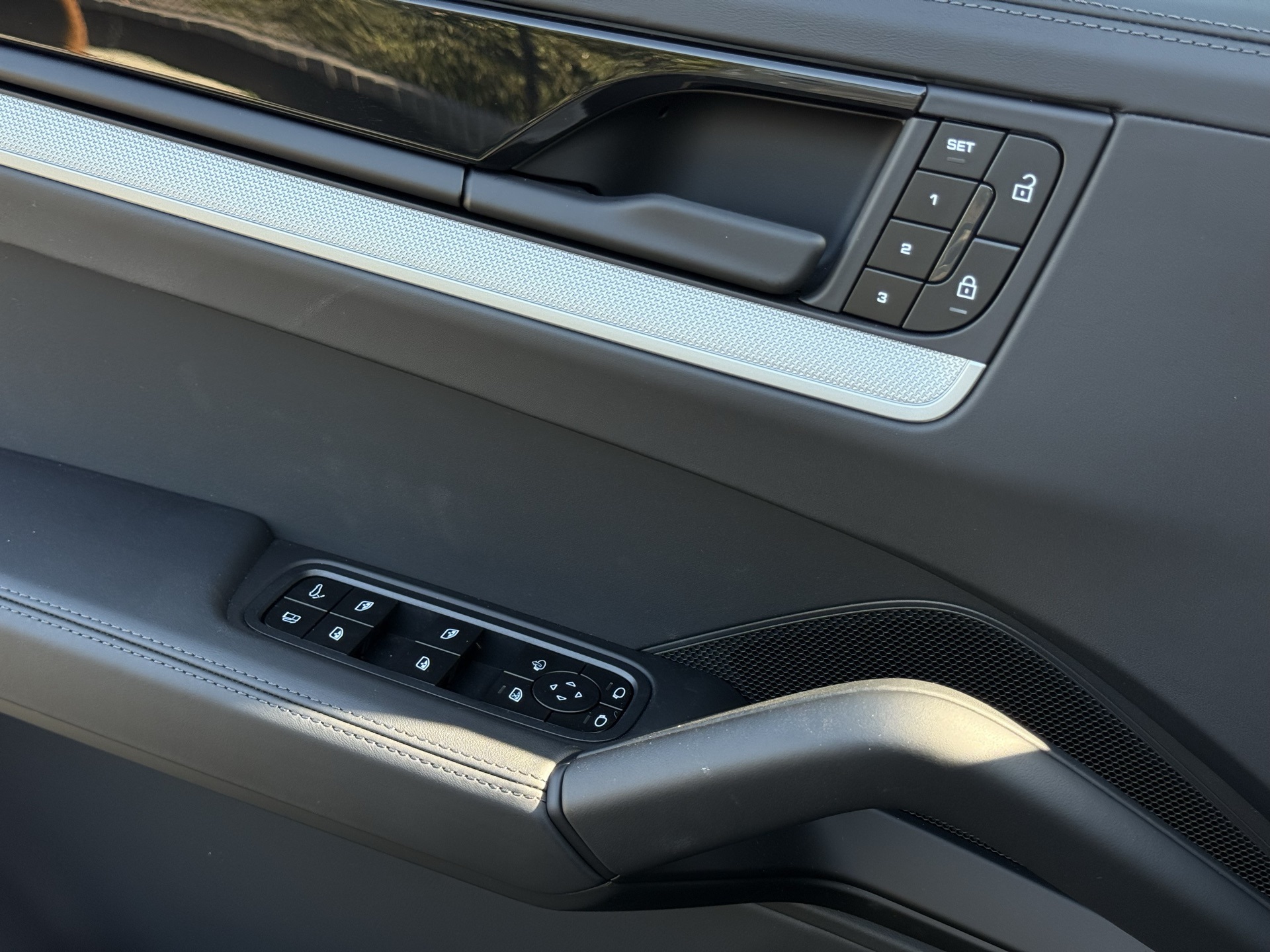 2025 Porsche Cayenne E-Hybrid Coupe photo 23