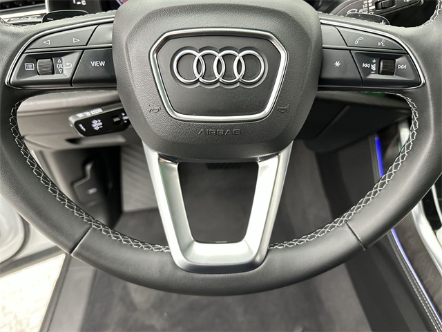 2023 Audi Q8 55 Prestige photo 6