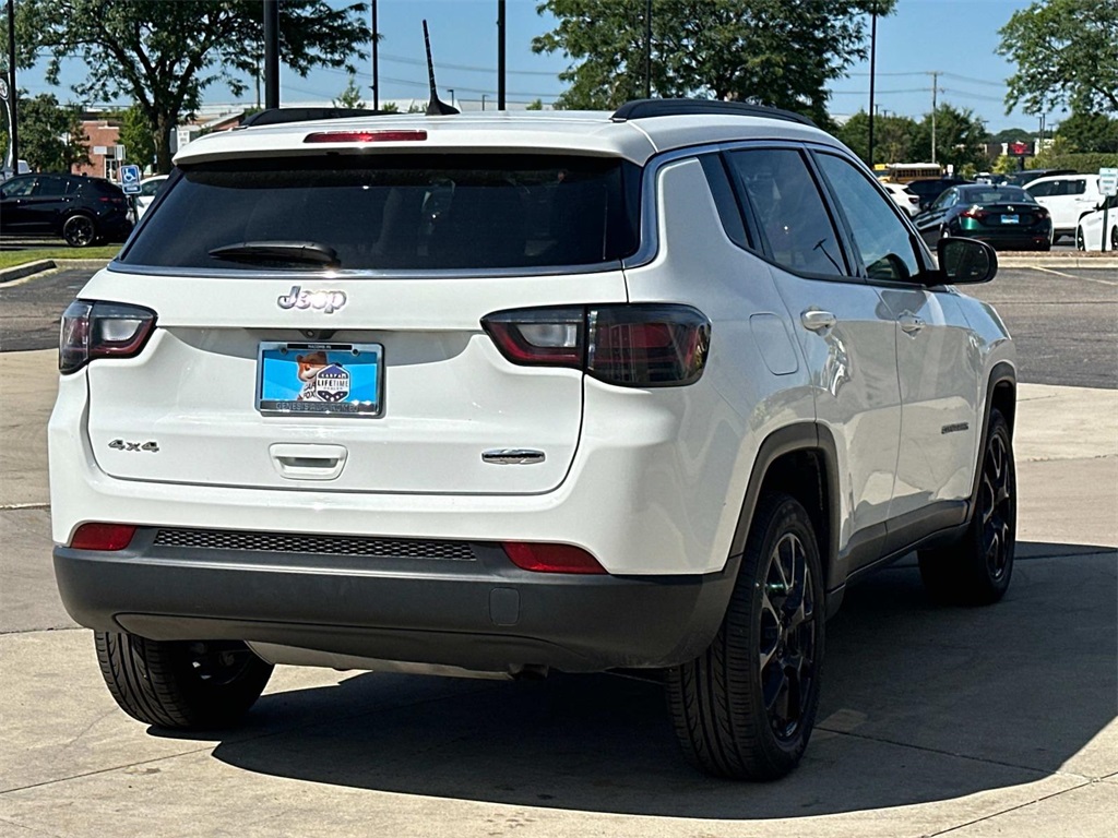 2022 Jeep Compass Latitude Lux photo 4