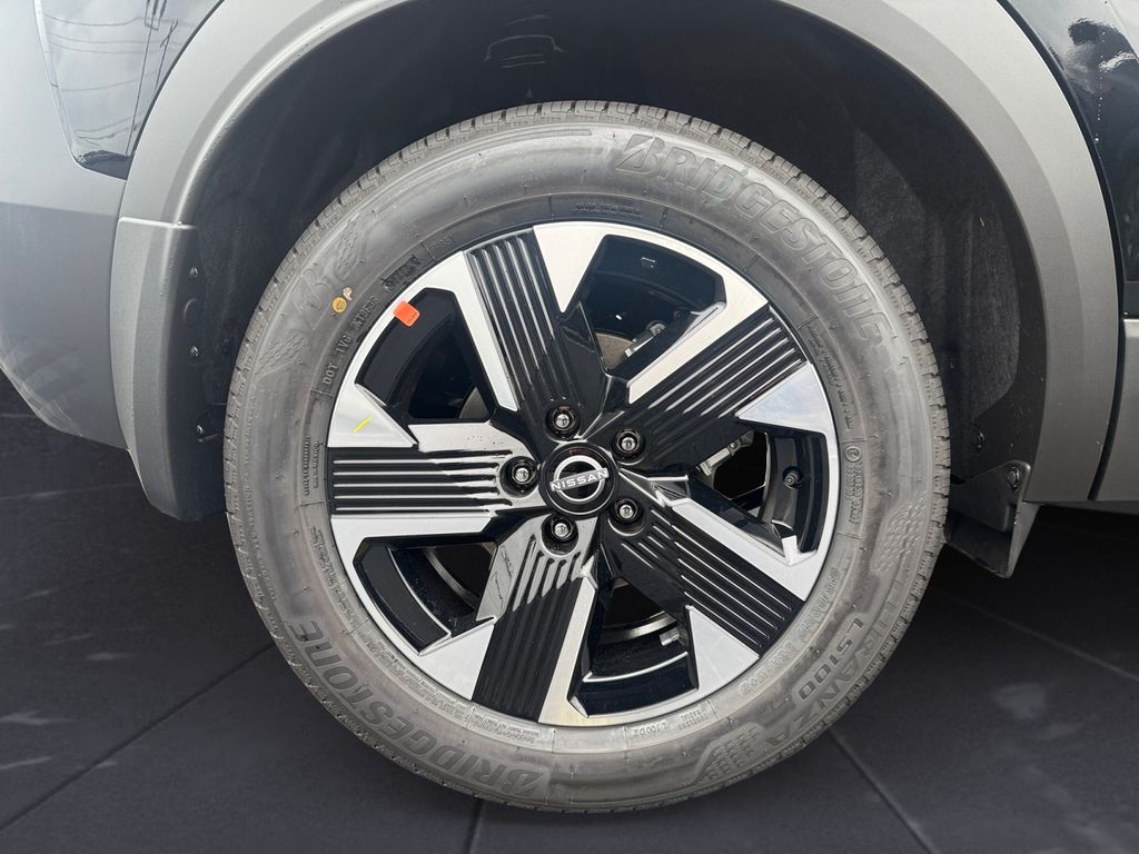 2025 Nissan Kicks SV photo 13