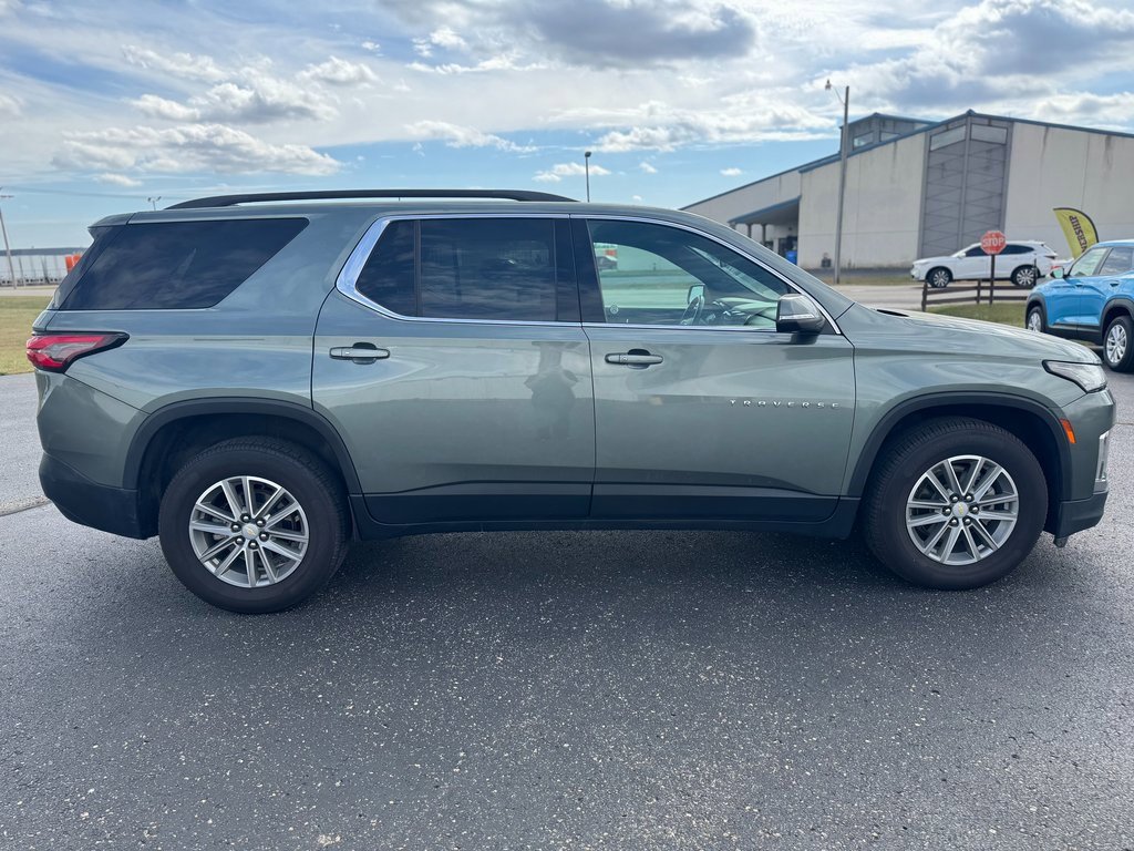 2023 Chevrolet Traverse Cloth photo 2