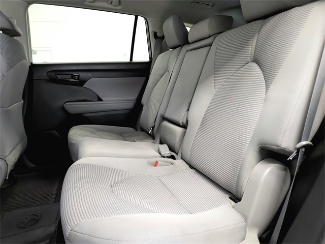 2023 Toyota Highlander L photo 23