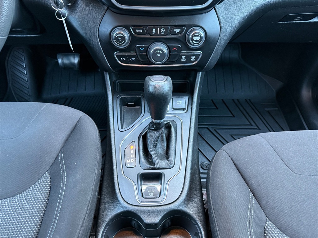 2019 Jeep Cherokee Latitude photo 10