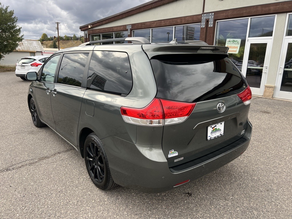 2014 Toyota Sienna photo 3