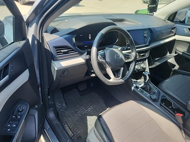 2022 Volkswagen Taos SE photo 3