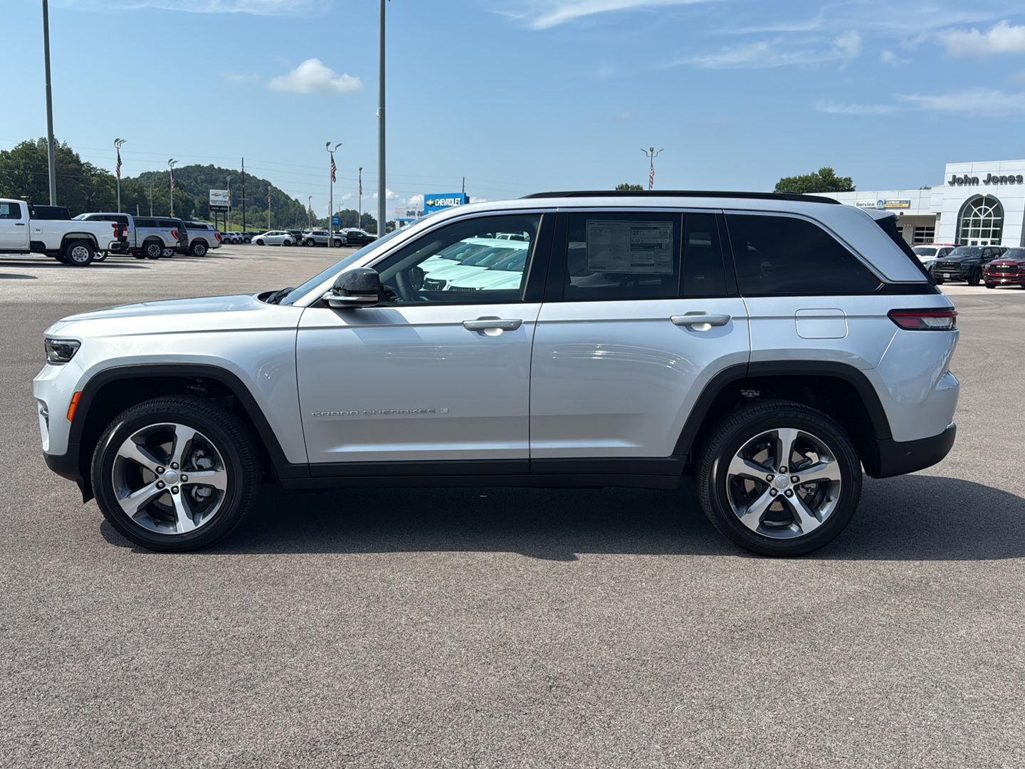 2025 Jeep Grand Cherokee Limited photo 3