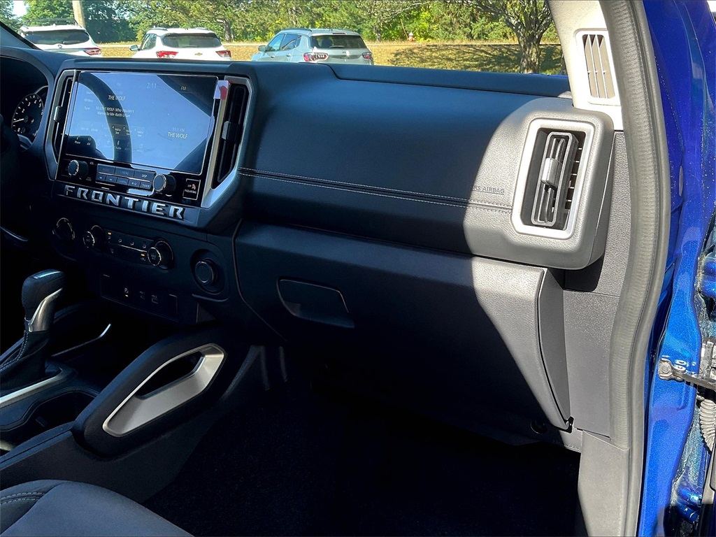 2025 Nissan Frontier SV photo 13