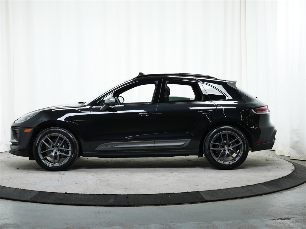 2025 Porsche Macan T photo 4