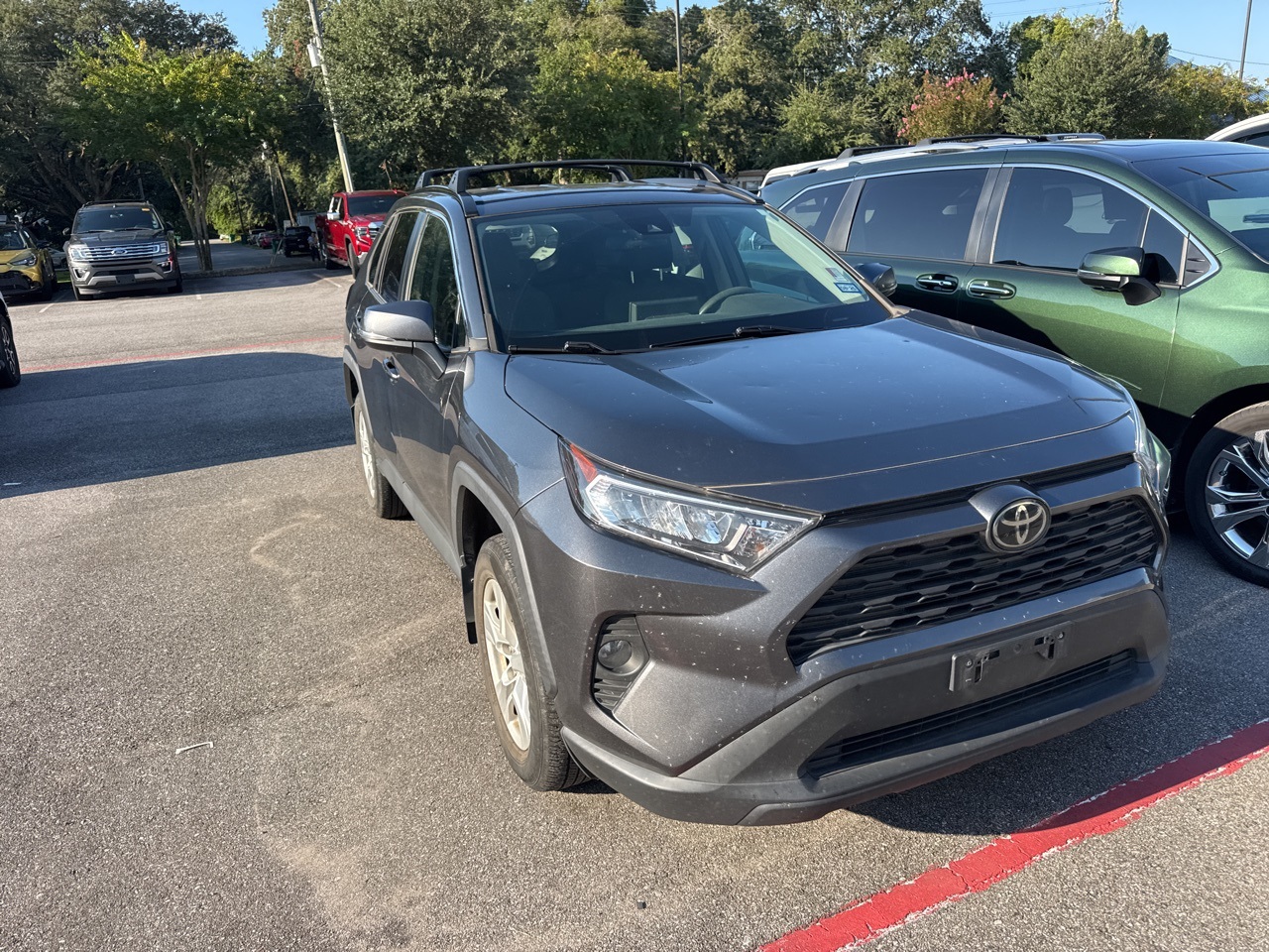 2020 Toyota RAV4 XLE photo 3
