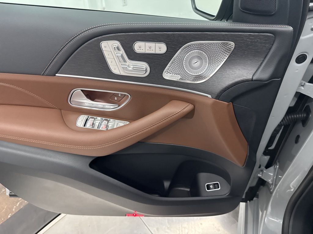 2026 Mercedes Benz GLS 450 4MATIC photo 15