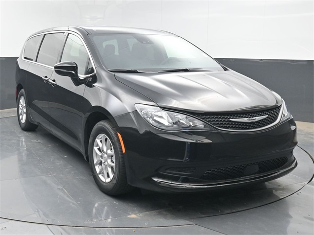 2026 Chrysler Voyager LX's photo