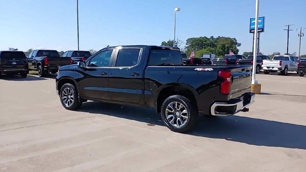 2023 Chevrolet Silverado 1500 LT photo 6