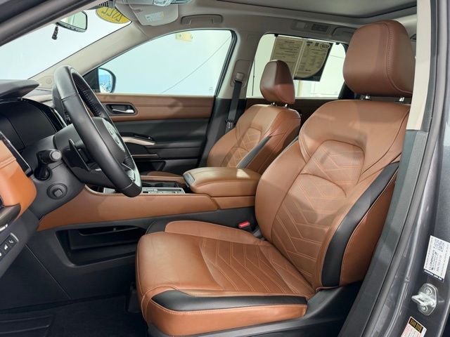 2022 Nissan Pathfinder Platinum photo 23