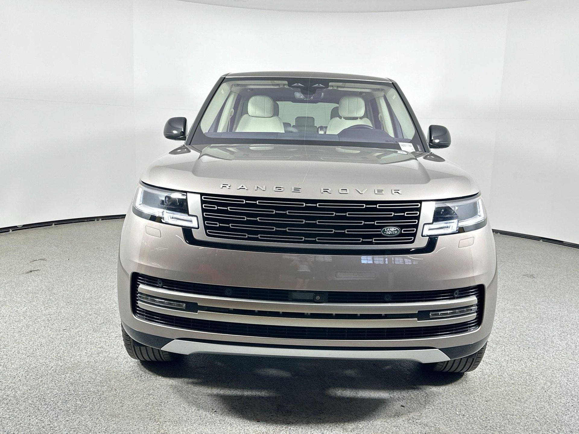 2023 Land Rover Range Rover SE photo 2