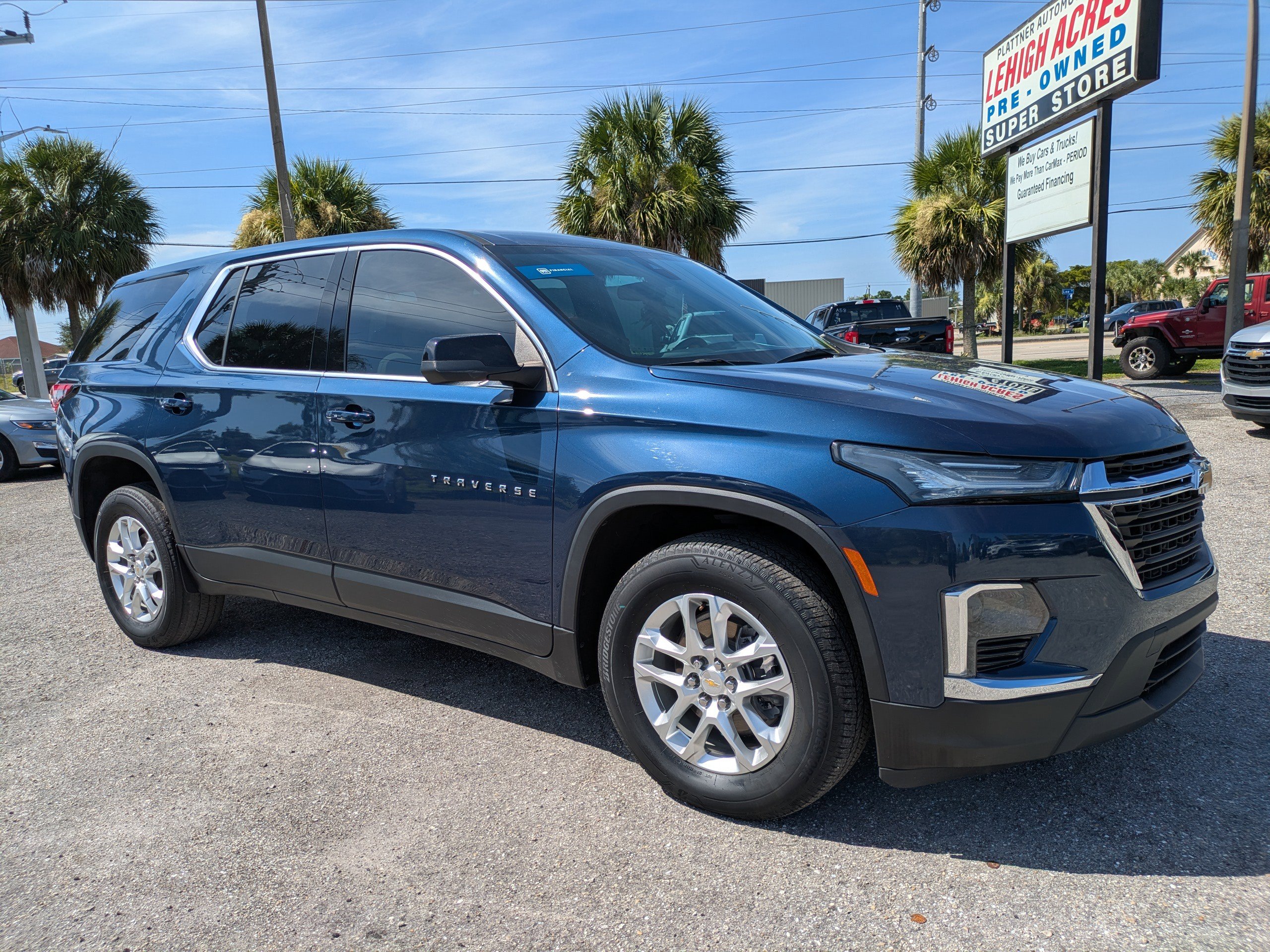 2023 Chevrolet Traverse LS photo 2