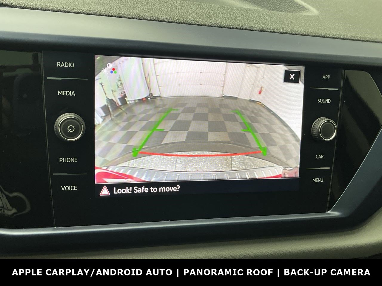 2022 Volkswagen Taos SE photo 3