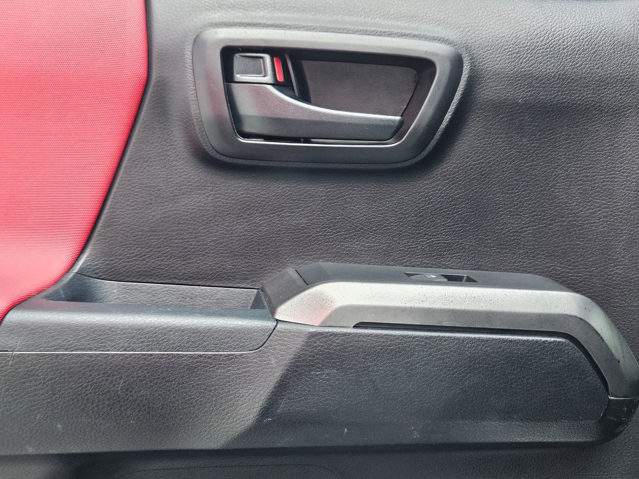2018 Toyota Tacoma SR5 photo 22