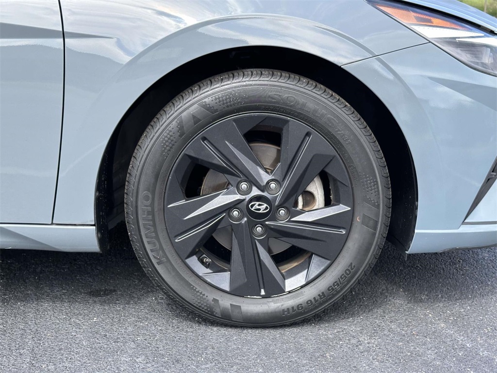 2022 Hyundai Elantra SEL photo 23