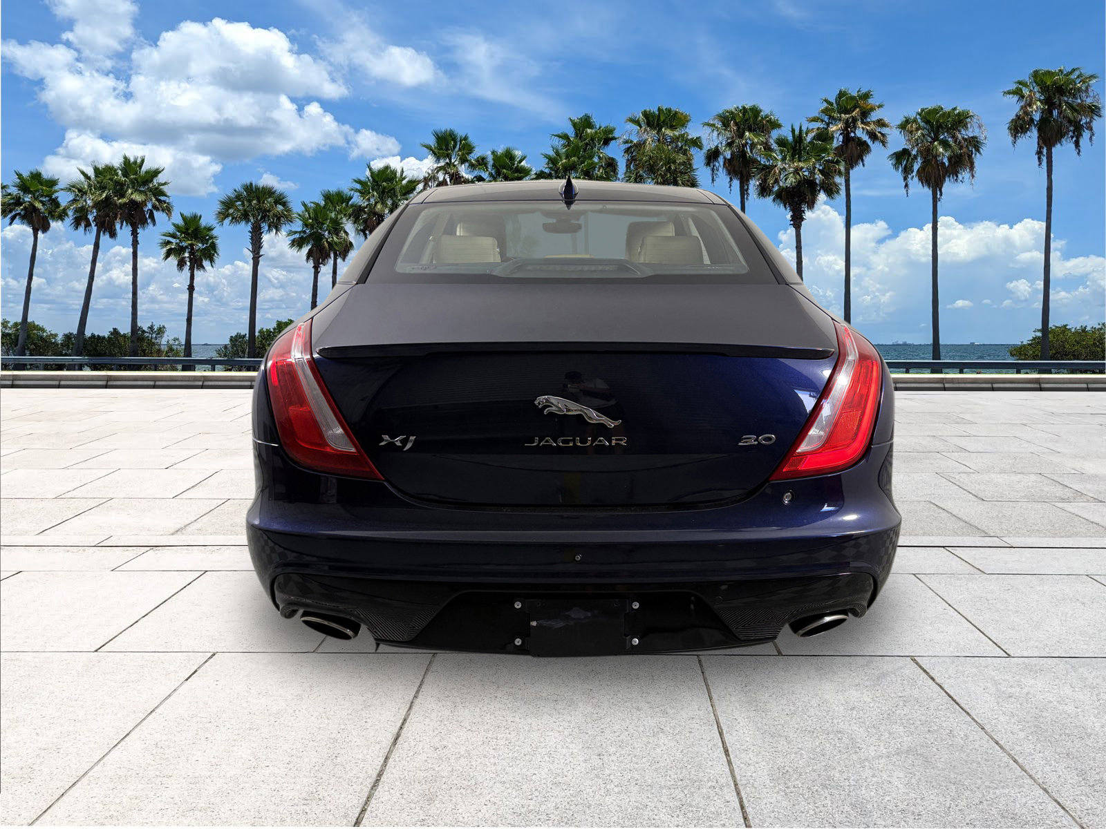 2019 Jaguar XJ R-Sport photo 4