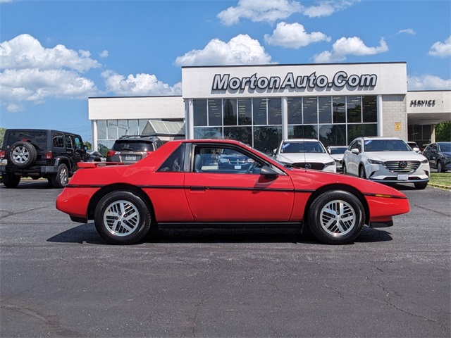1988 Pontiac Fiero photo 3
