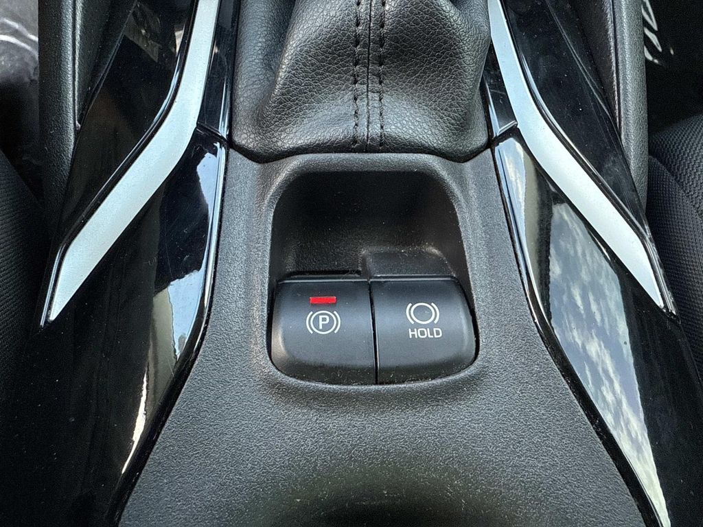2022 Toyota Corolla LE photo 26