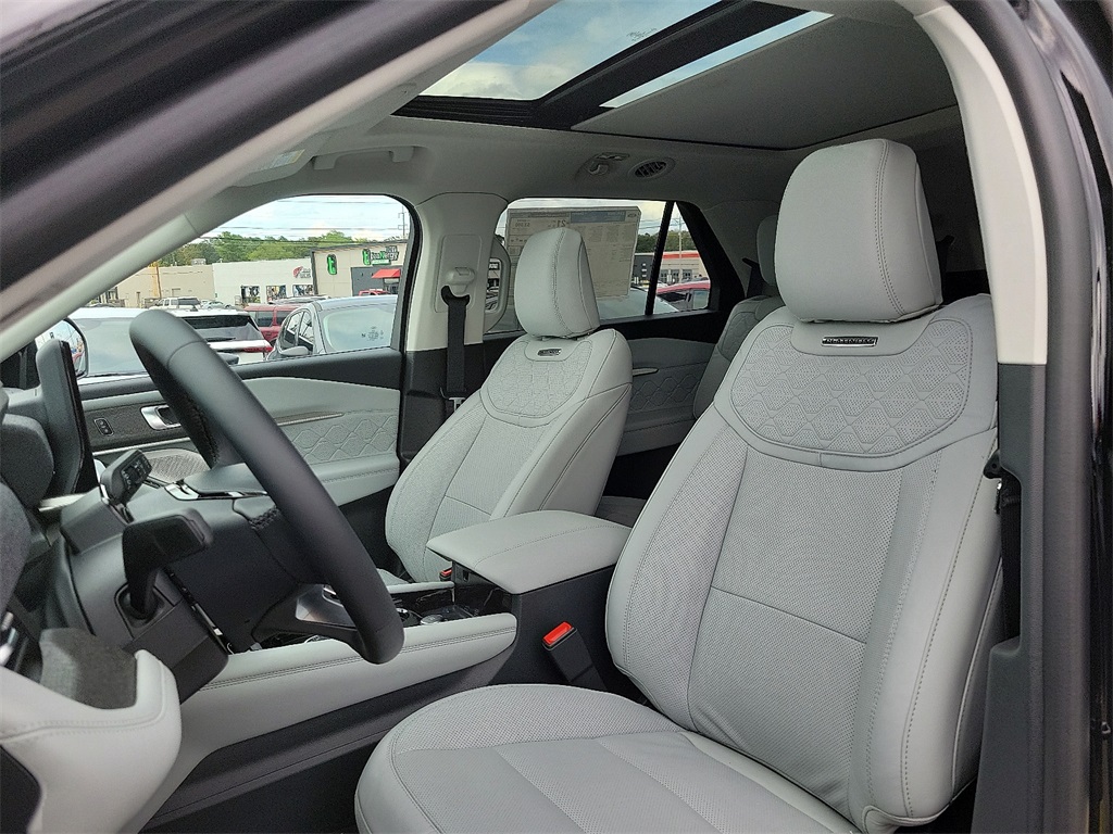 2025 Ford Explorer Platinum photo 11