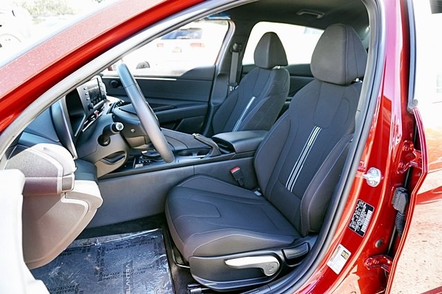 Used 2025 Red Hyundai SEL Sport image 13