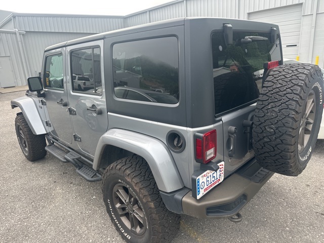 2016 Jeep Wrangler Unlimited Sahara photo 2