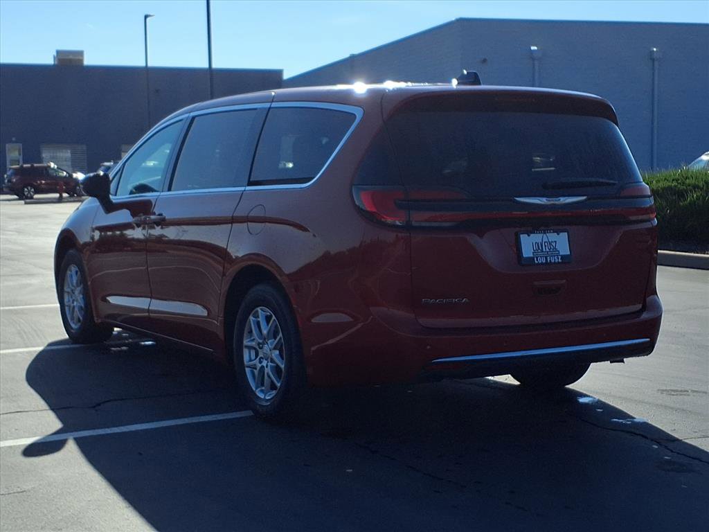 2026 Chrysler Pacifica photo 2