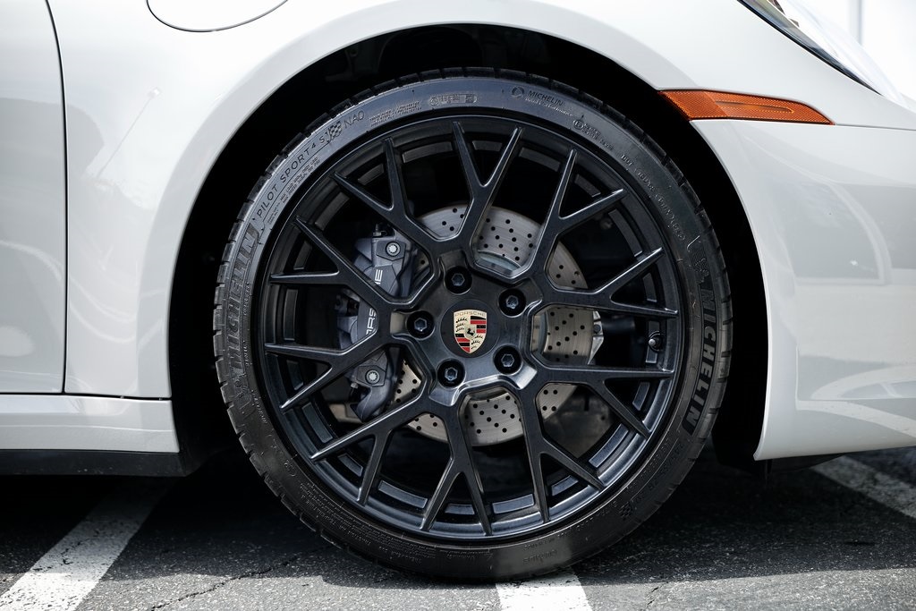 2024 Porsche 911 T 4 photo 12