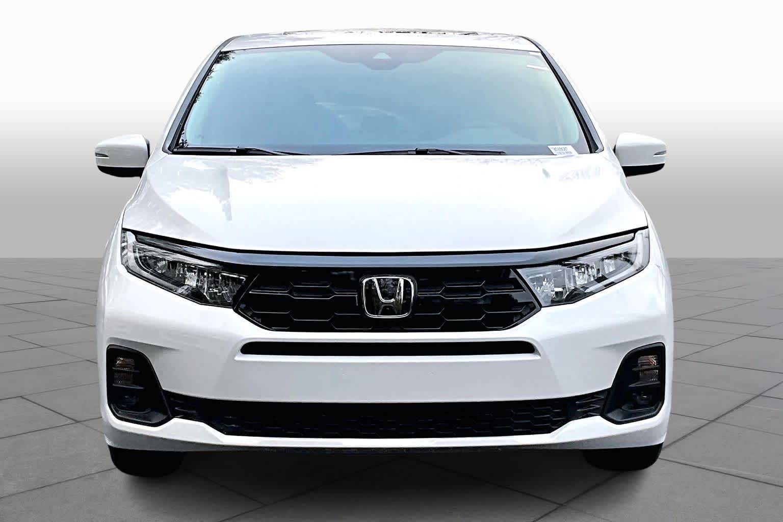 2026 Honda Odyssey Touring photo 3