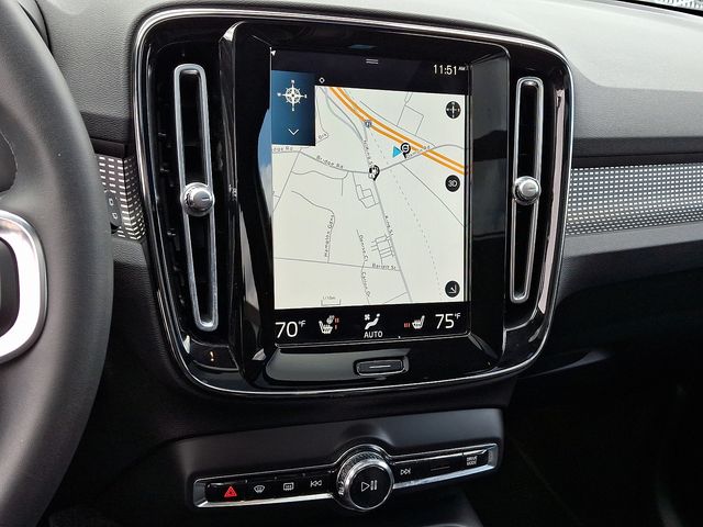 2022 Volvo XC40 R-Design AWD photo 18
