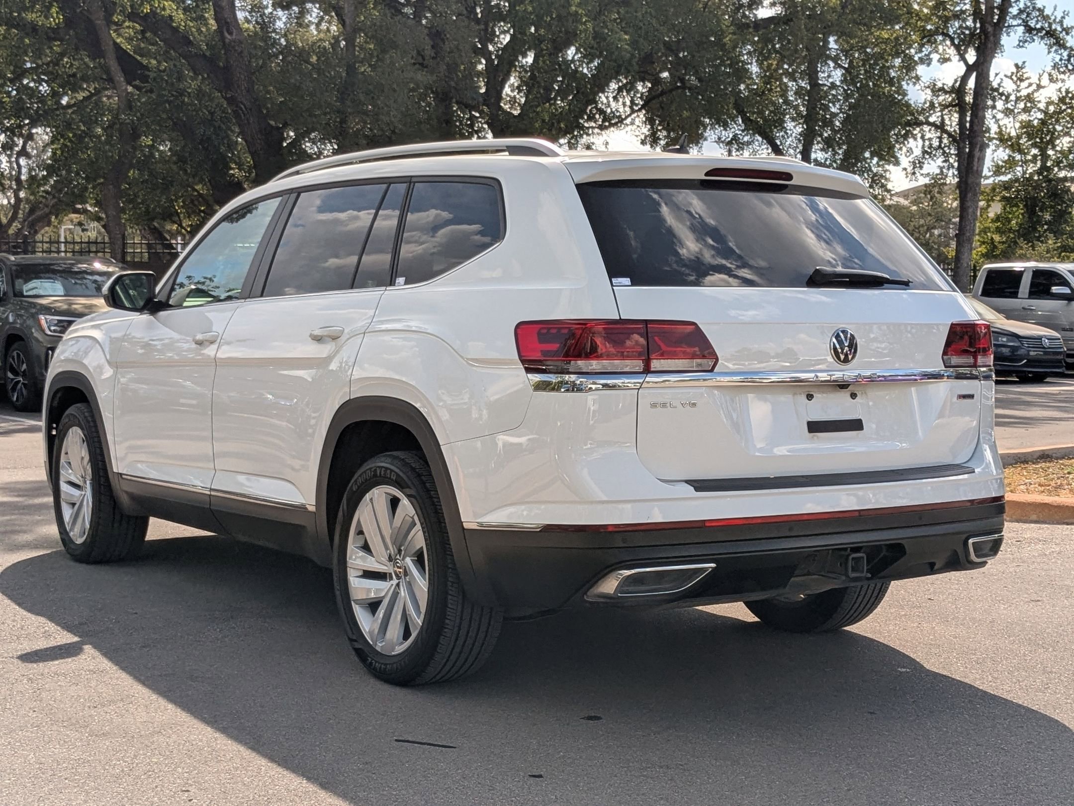 2021 Volkswagen Atlas V6 SEL photo 2
