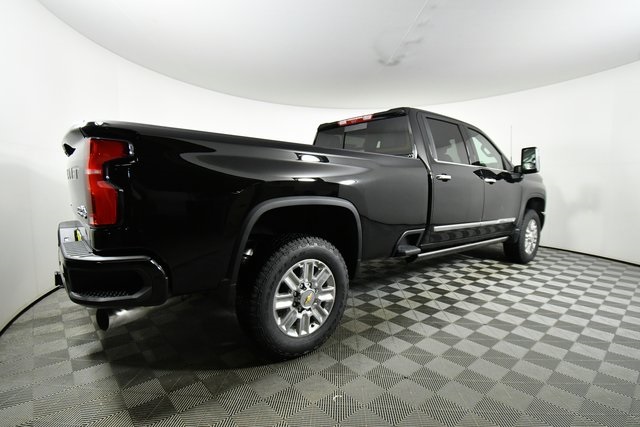2025 Chevrolet Silverado 3500HD High Country photo 9