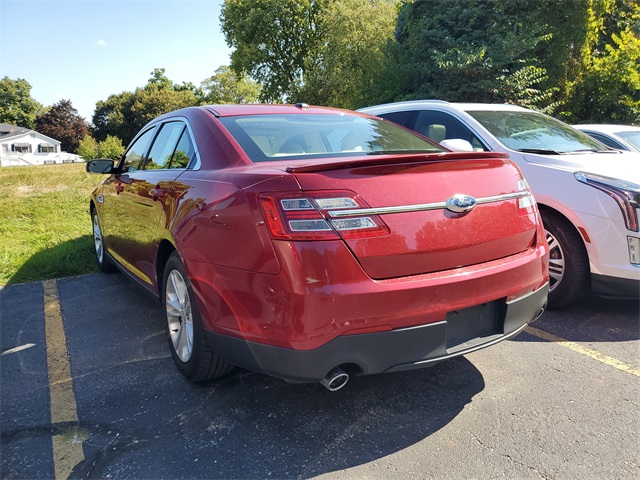 2016 Ford Taurus SEL photo 3