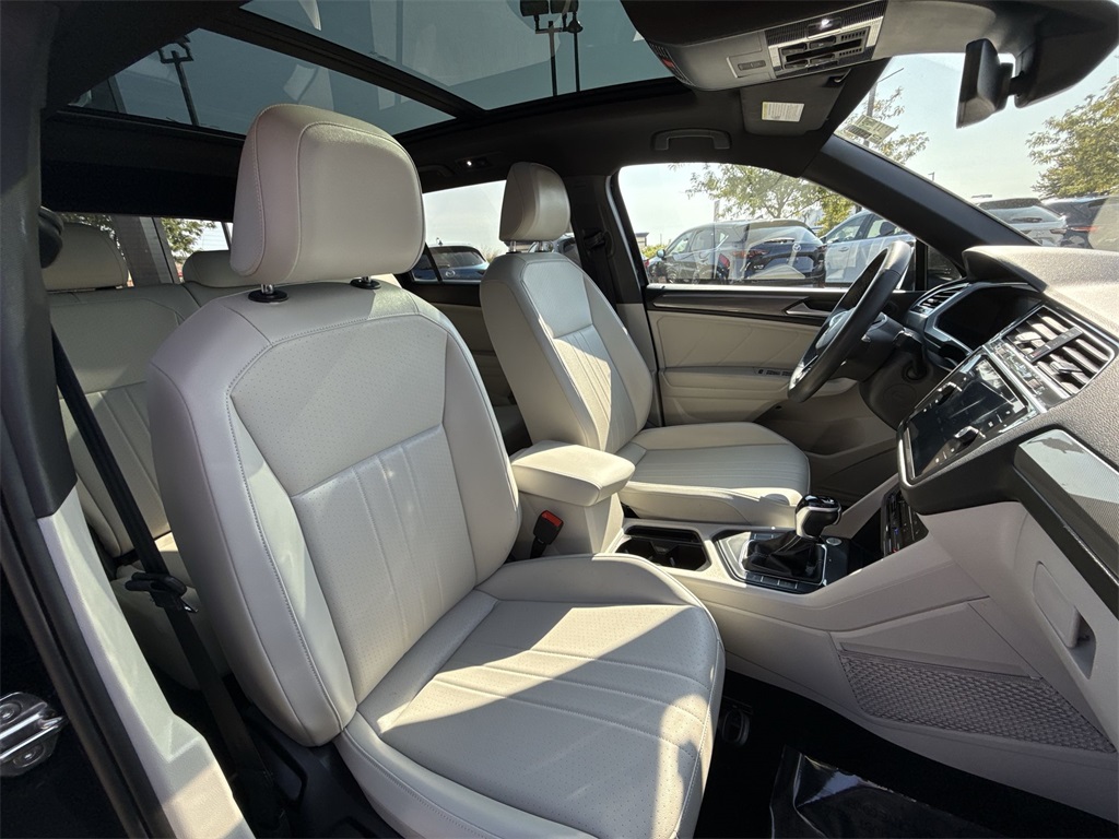2023 Volkswagen Tiguan SE R-Line Black photo 26