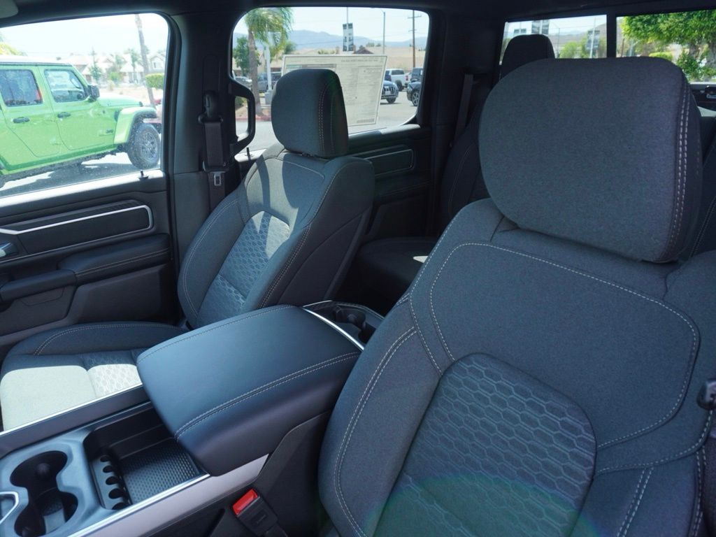 New 2026 Diamond Black Crystal Pearl-Coat Exterior Paint RAM Big Horn Sport Appearance Edition image 20